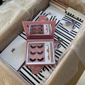 Eyelash vendors